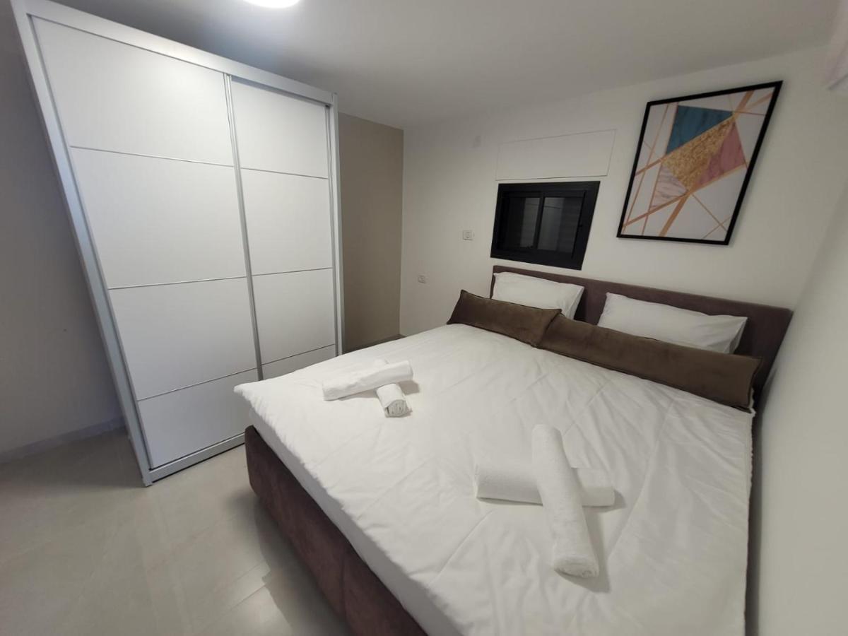 Yalarent Alba Apatments- Vacation Apartments Tiberias Exterior foto