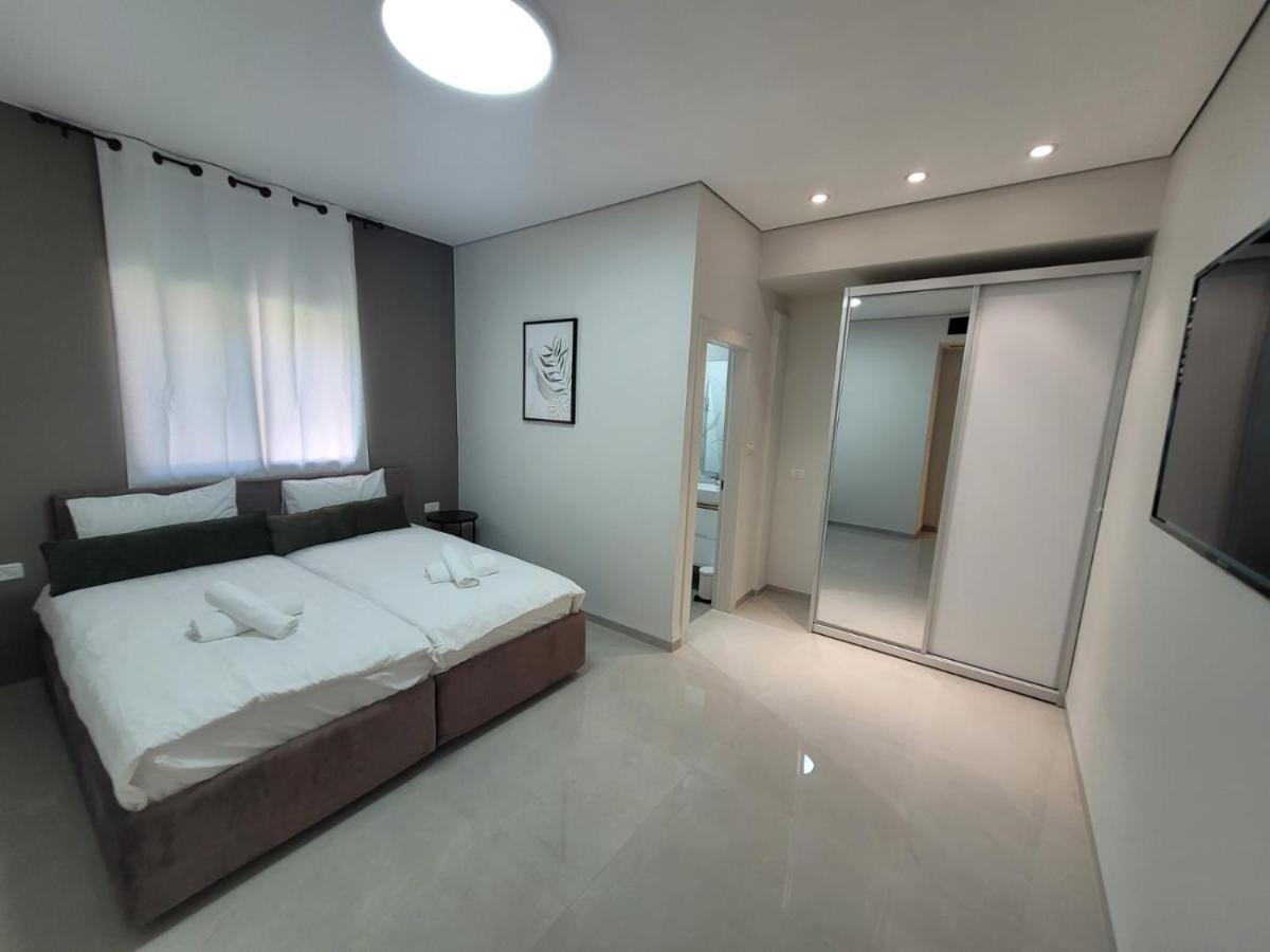 Yalarent Alba Apatments- Vacation Apartments Tiberias Exterior foto